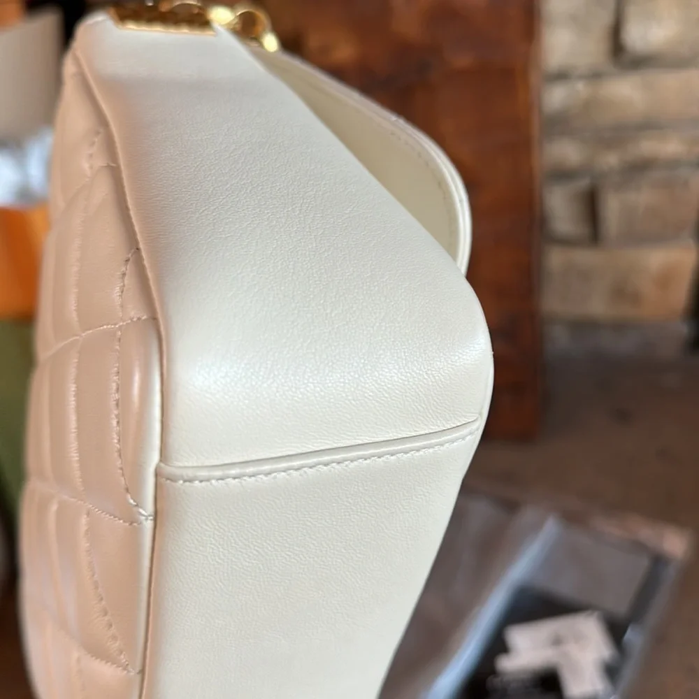 🚫SOLD🚫Auth. Chanel 2020 Lambskin flap w logo chain - Picture 14 of 14